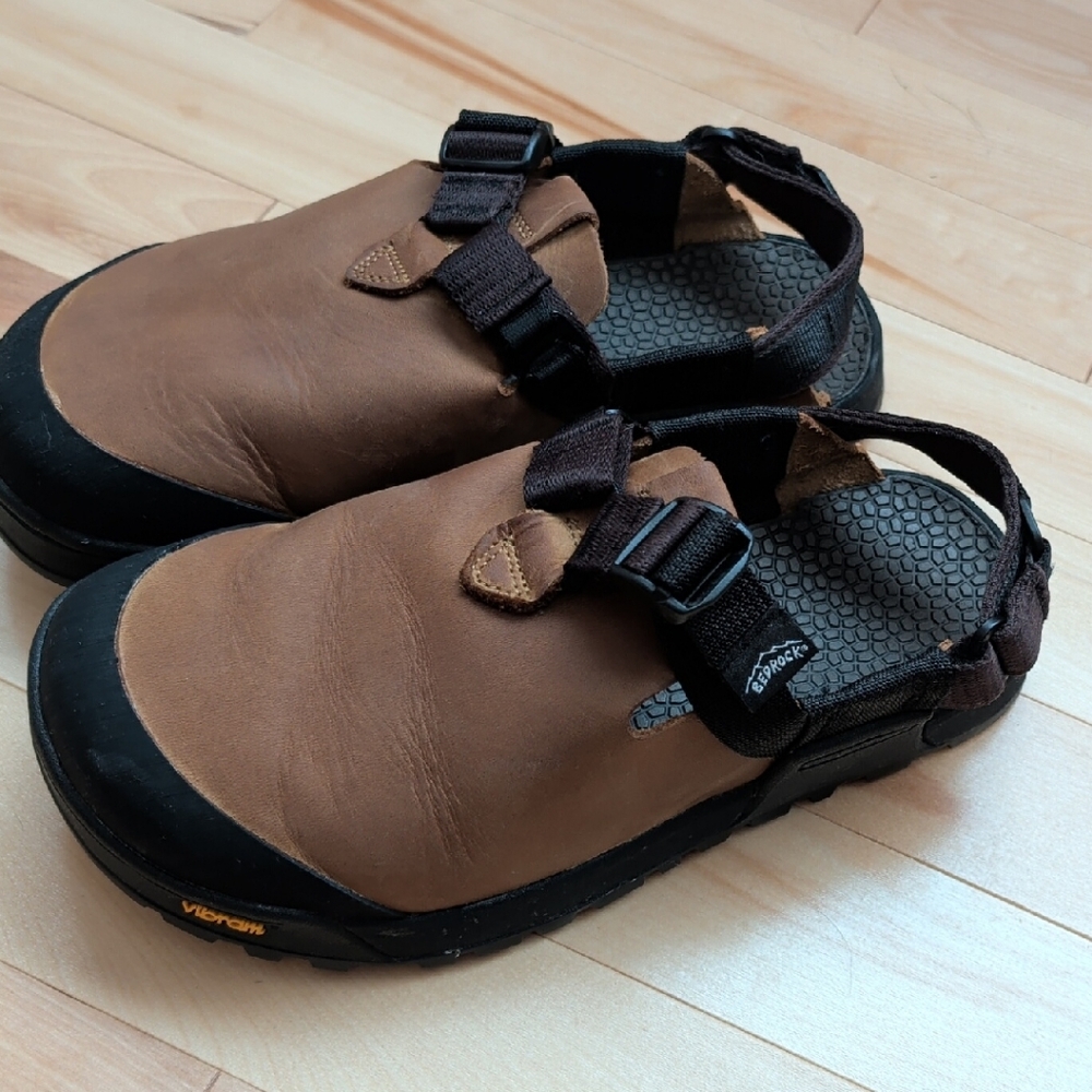 Bedrock Mountain Clogs, Tan Nubuck, Women's Size 6